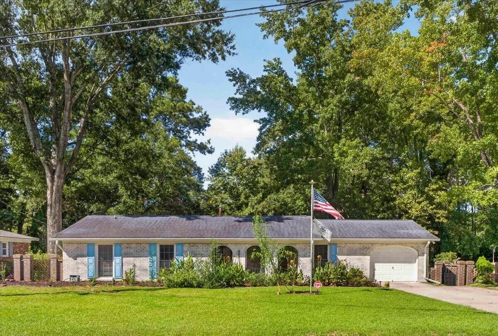 8431 Deerwood Drive, North Charleston