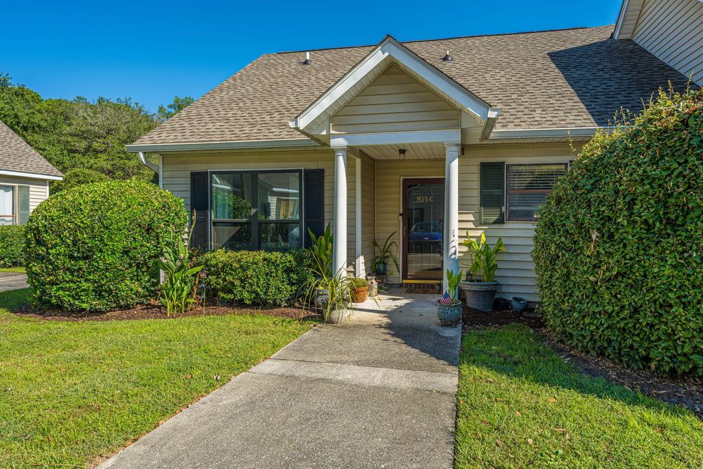 935 E Estates Boulevard Apt C, Charleston