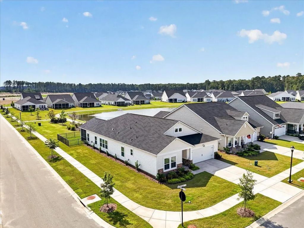 1028 Captain View Court, Summerville