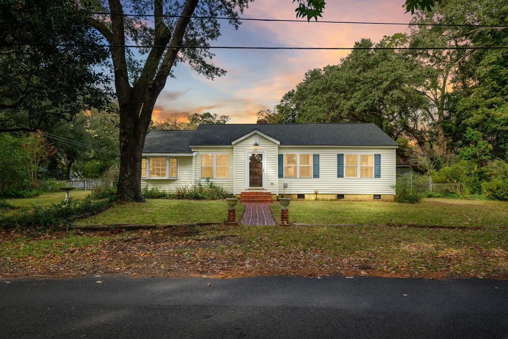 2128 Golfview Drive, Charleston