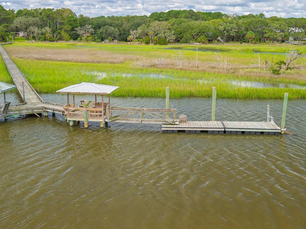 8775 Peters Point Road, Edisto Island