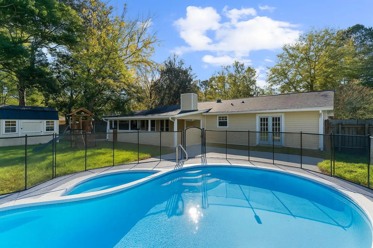 Photo of Listing #25030276