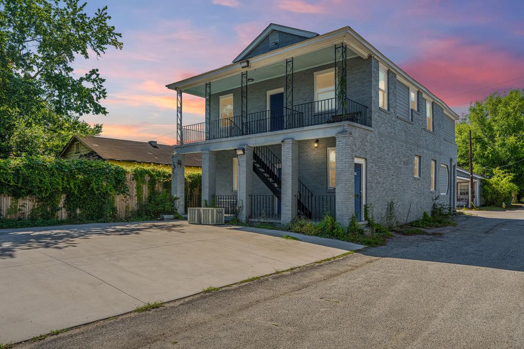 2001 Hugo Avenue A And B, North Charleston