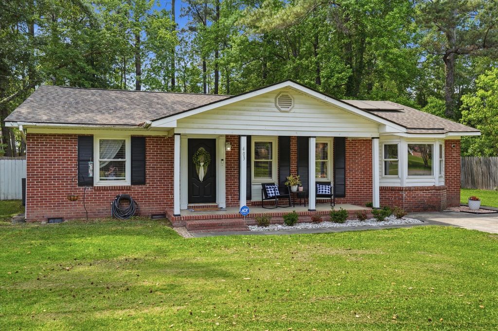 403 Forest Circle, Summerville