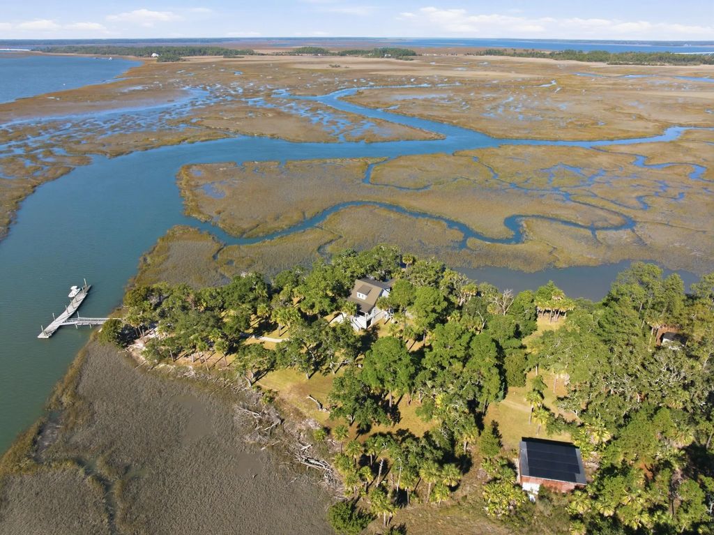 Rose Island Road, Port Royal