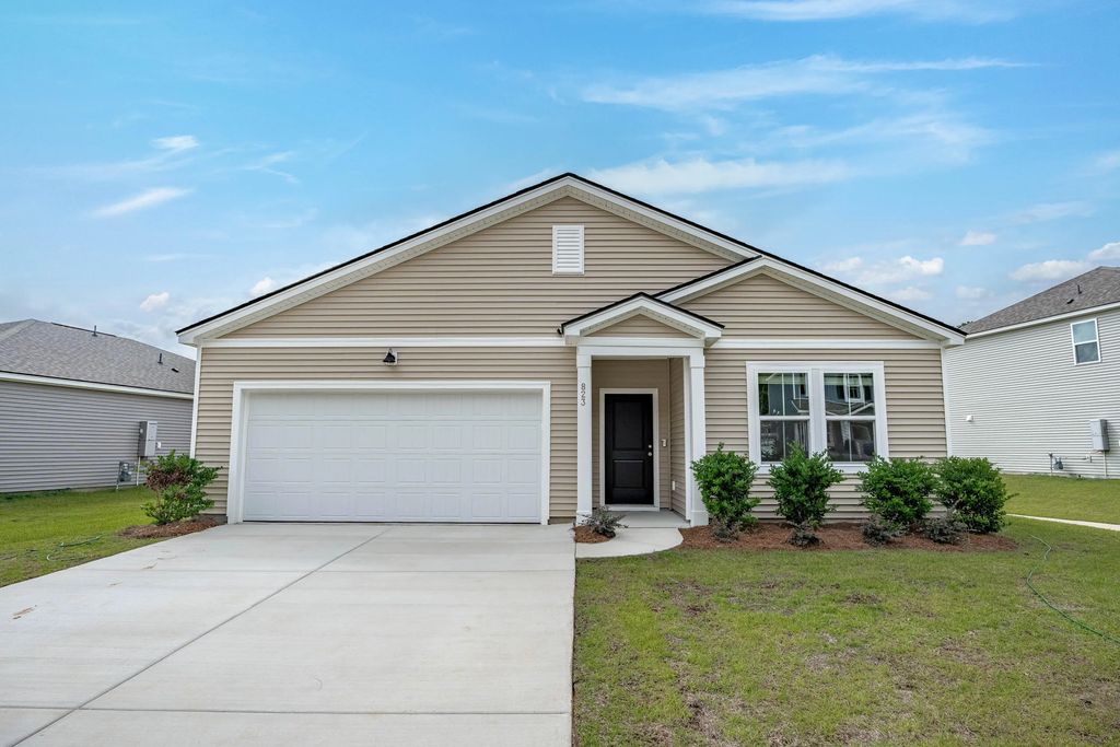823 Meadowbrook Lane, Summerville