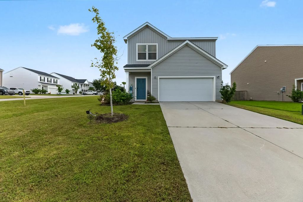 725 Mcroy Street, Moncks Corner