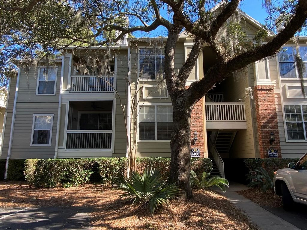 1600 Long Grove Drive 1422, Mount Pleasant