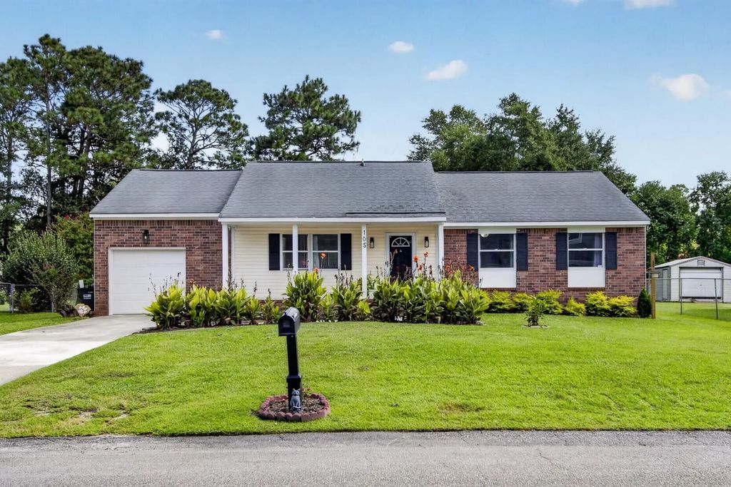 105 Ewell Court, Summerville