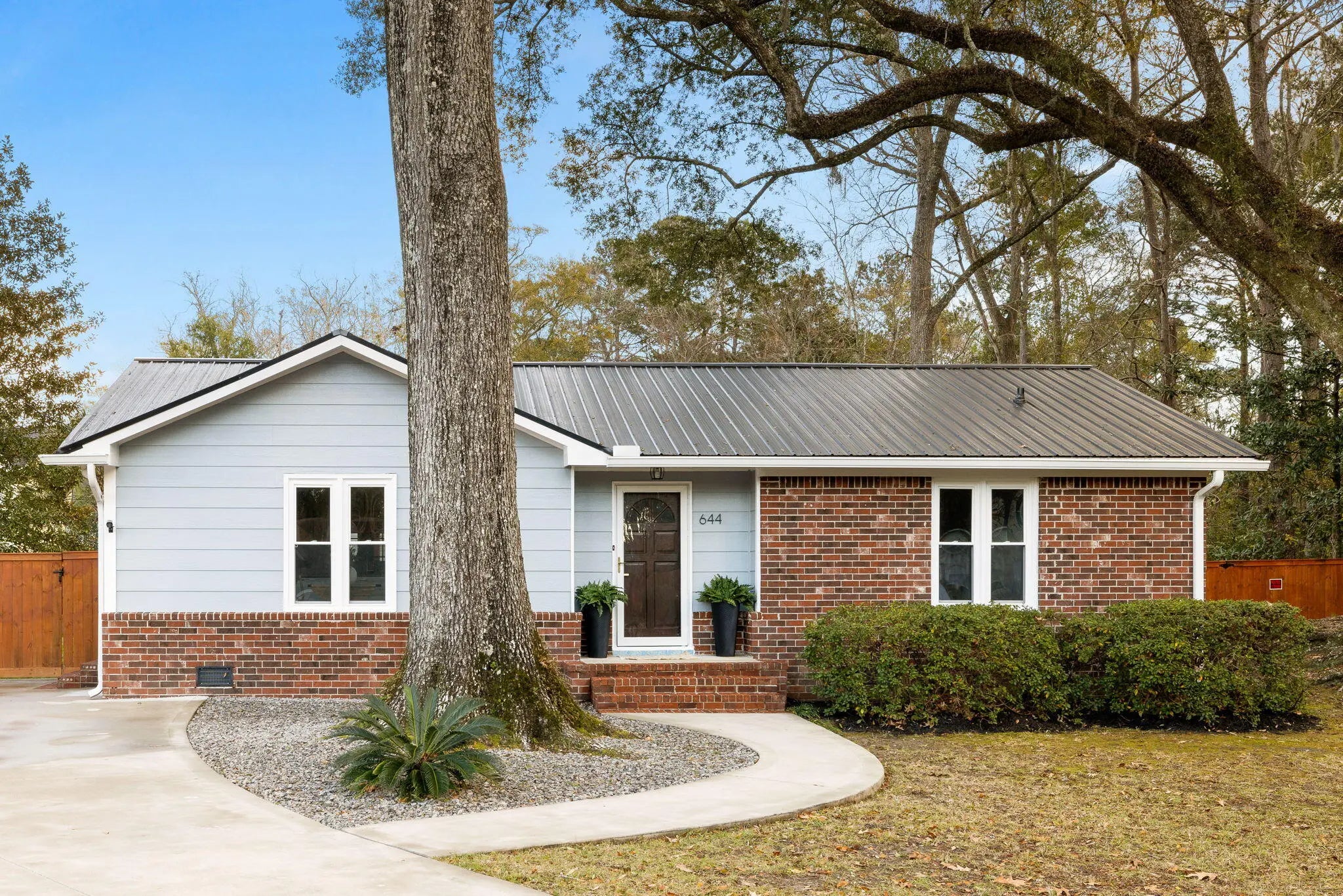 Photo of Listing #25000444