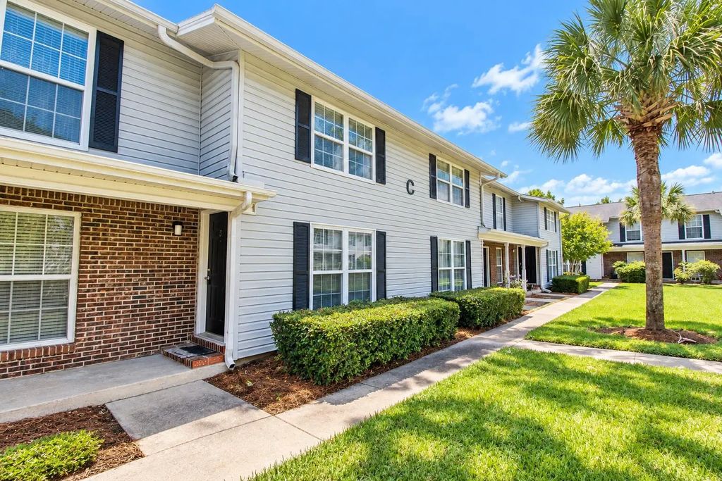 2494 Etiwan Drive 3c, Charleston