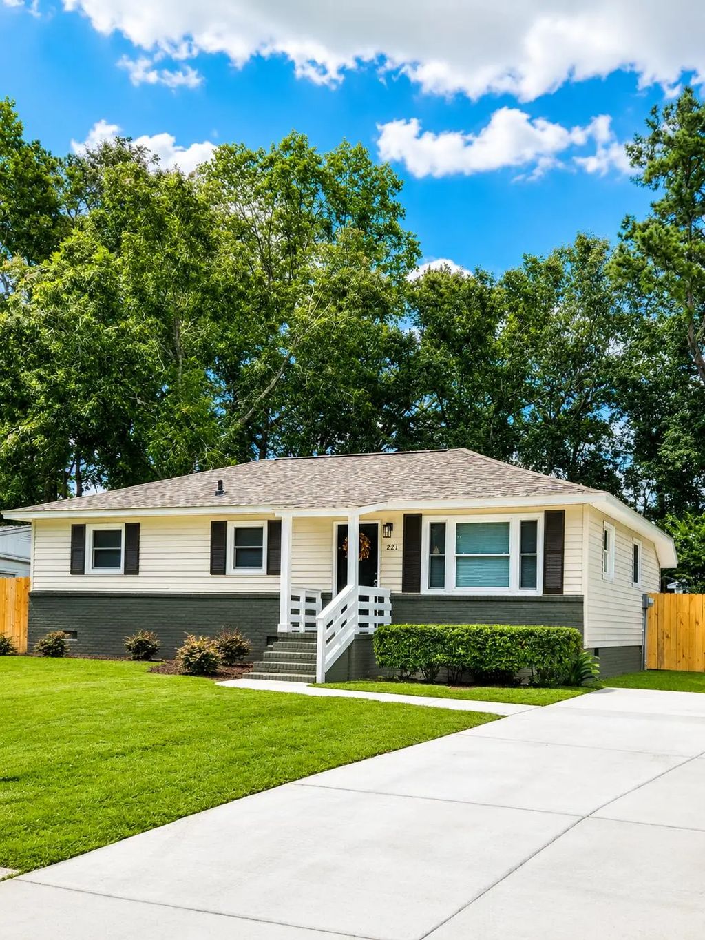 221 Farm Road, Goose Creek
