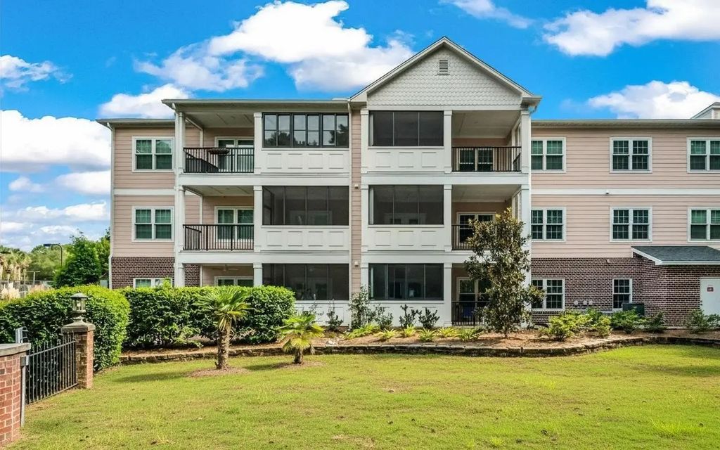 1025 Riverland Woods Place Apt 212, Charleston