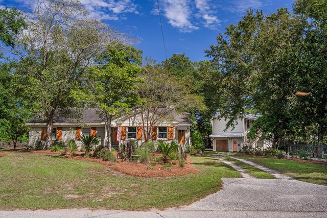 Photo of 933 Lakeview Drive, Mount Pleasant SC