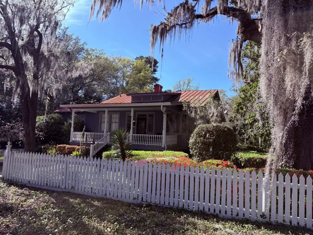 Photo of 102 S Palmetto Street, Summerville SC