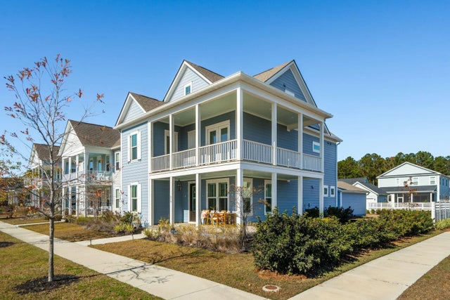 Photo of 670 Blueway Avenue, Summerville SC