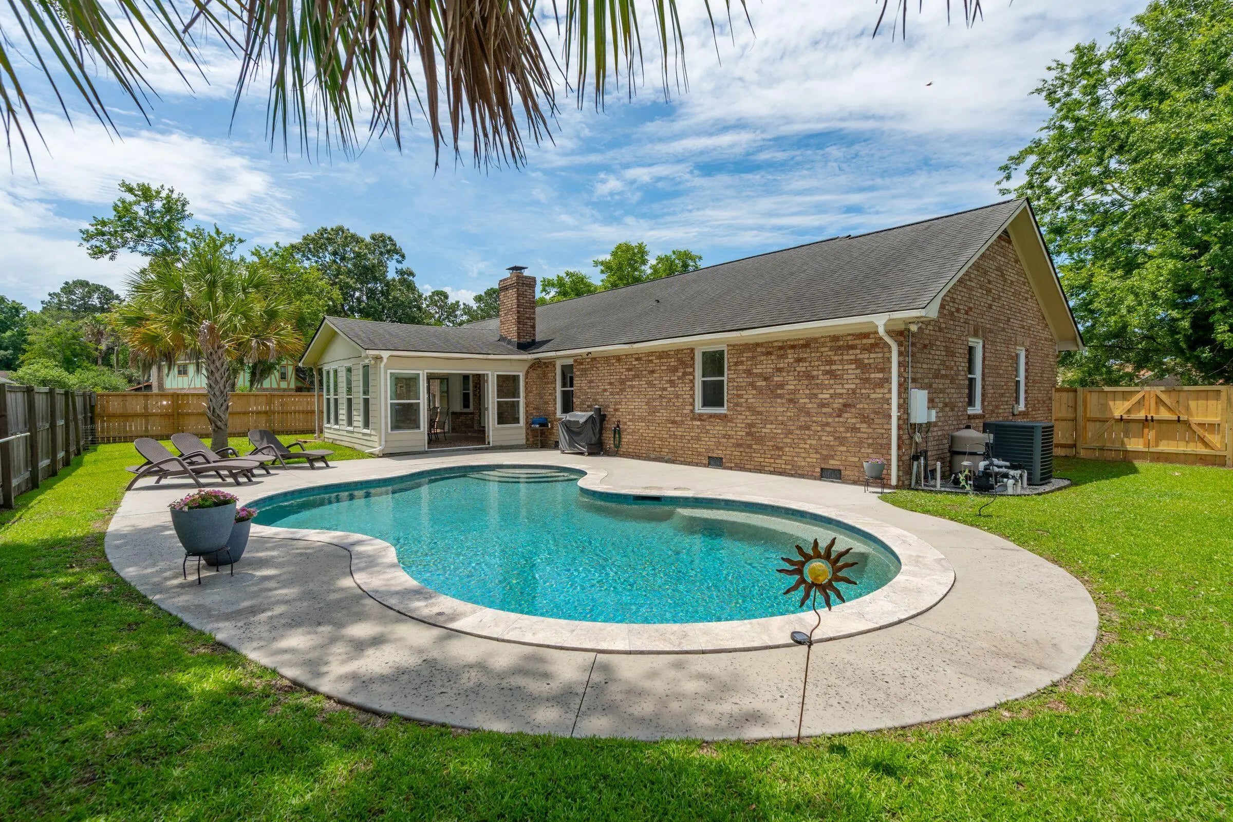 Photo of Listing #25018639