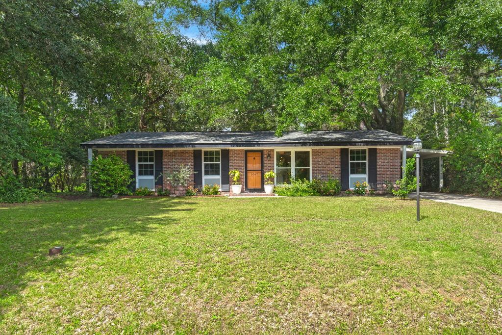 1047 Honeysuckle Lane, Charleston