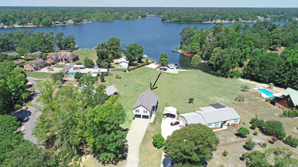1176 Lesesne Drive, Manning