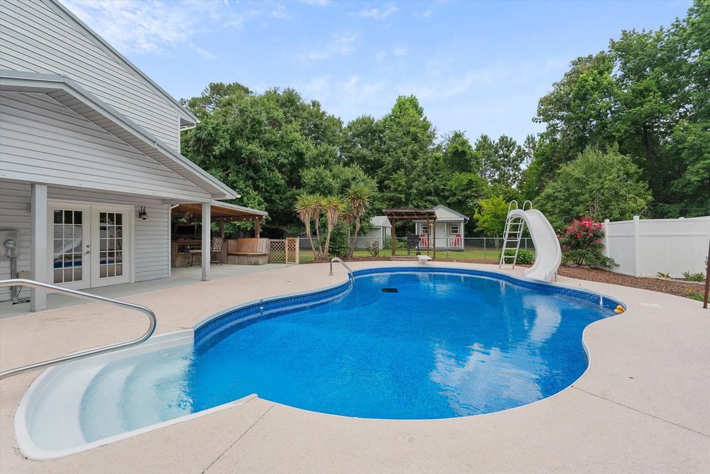 4339 Pinewood Circle, Beaufort