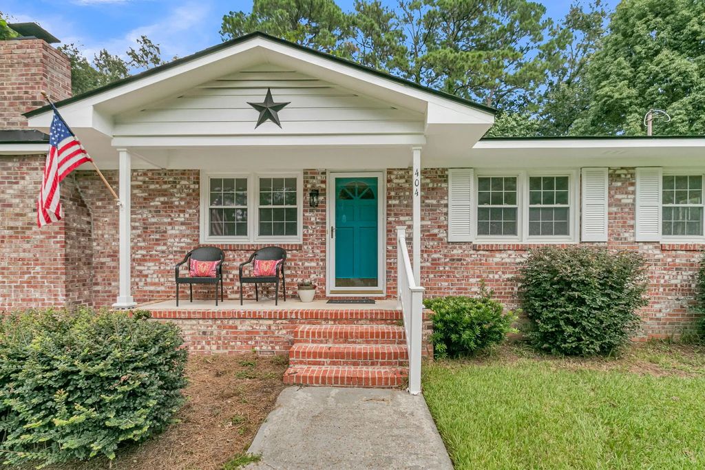 404 Forest Circle, Summerville