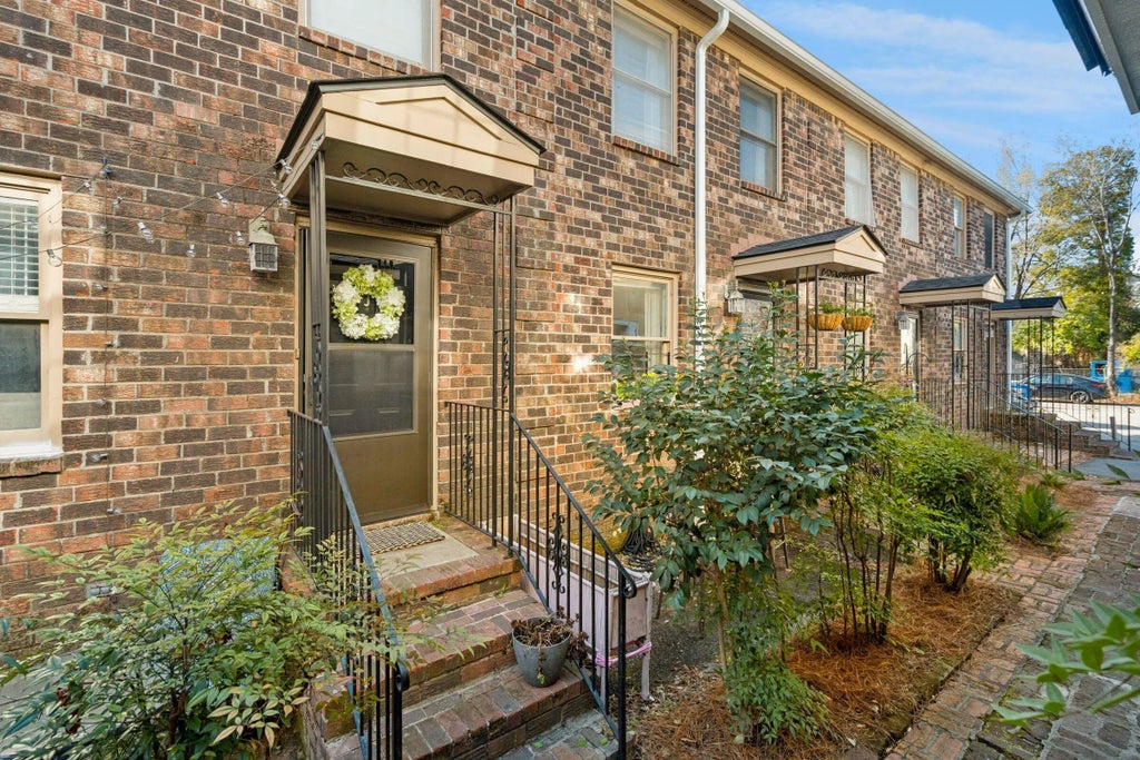 24 Bee Street Apt J, Charleston