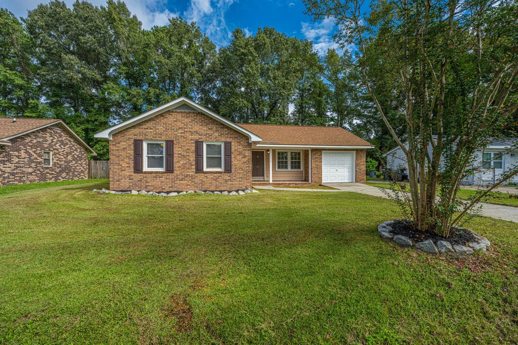 443 Robin Drive, Goose Creek