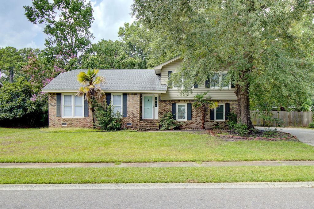 111 Fox Chase Drive, Goose Creek