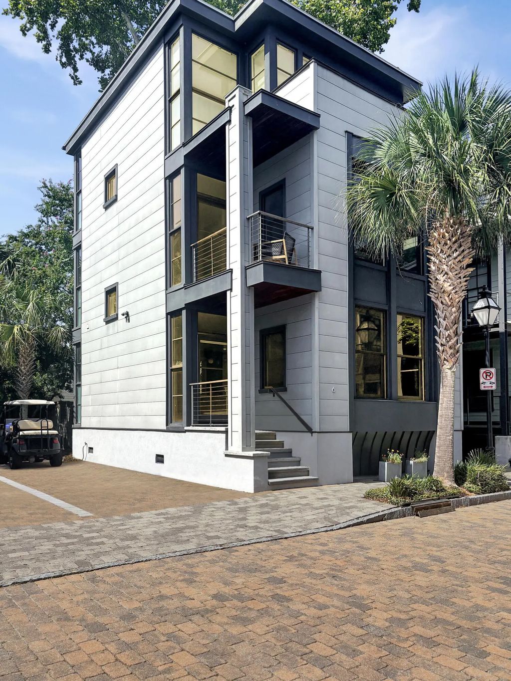 6 Brewster Court, Charleston