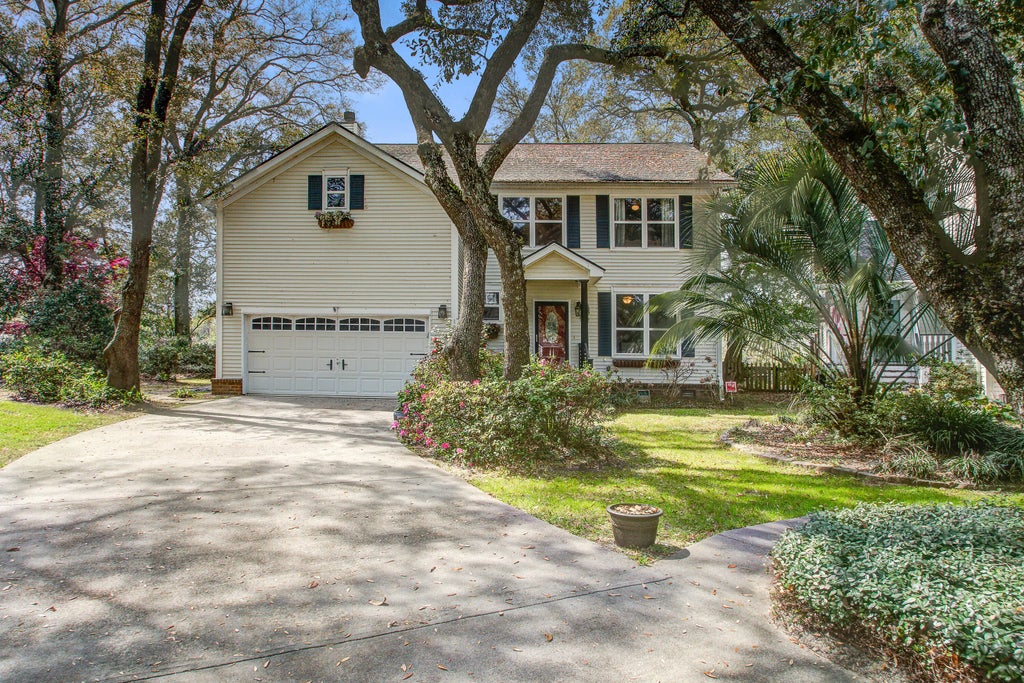 1390 Crystal Shore Court, Charleston