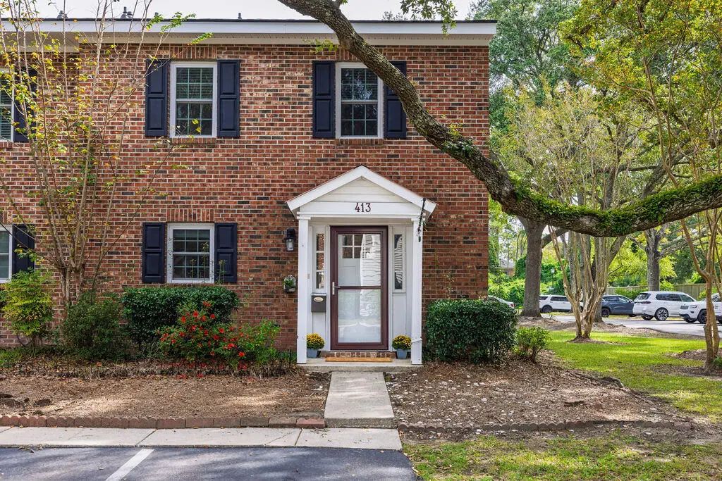 413 Carriage Lane R-6, Mount Pleasant