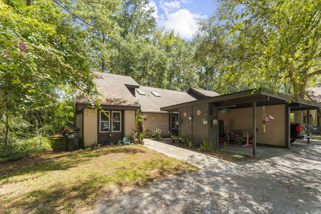 105 Chattum Court, Summerville