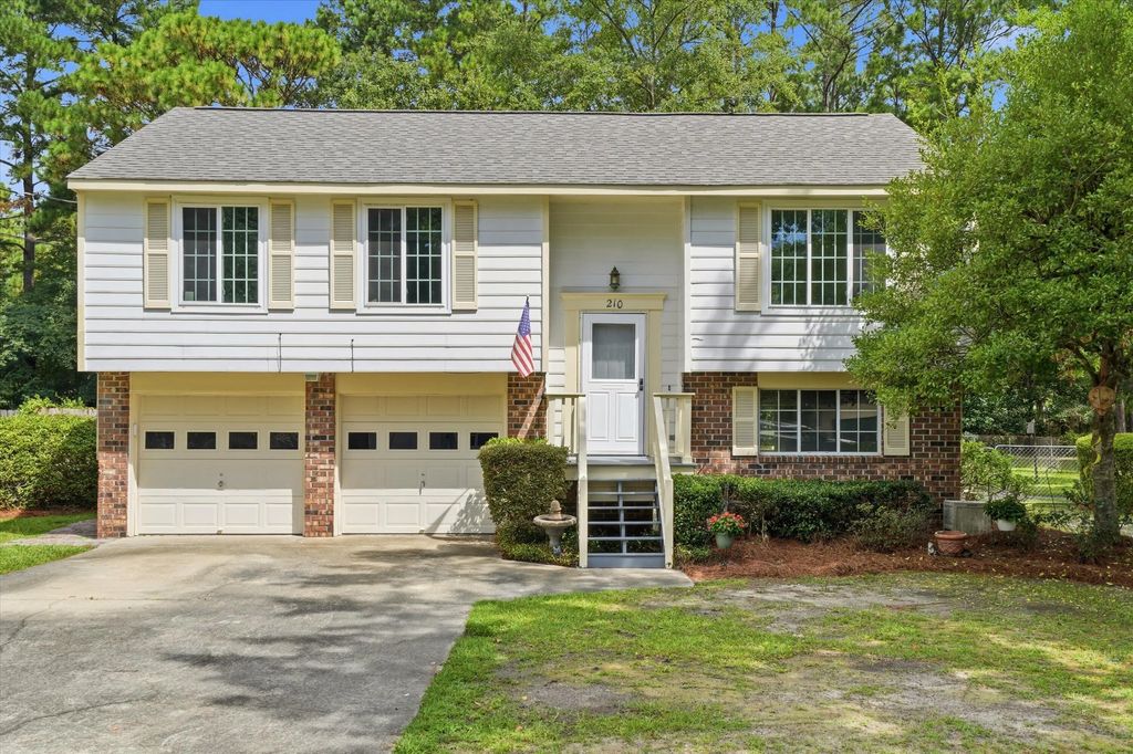 210 White Boulevard, Summerville