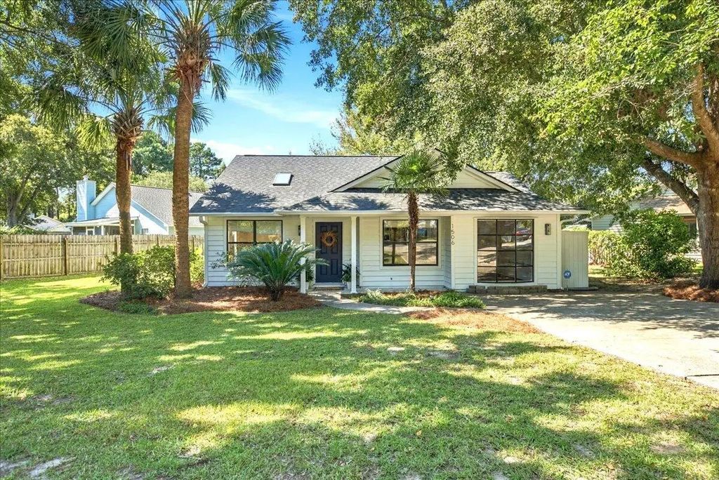 1506 E Crossing Lane, Mount Pleasant