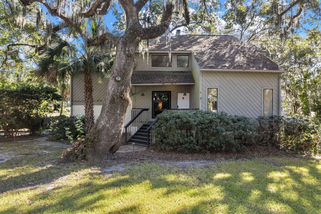 15 Arabian Drive, Charleston