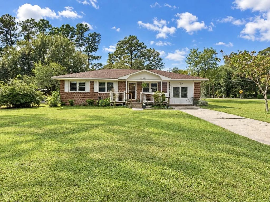 419 Forest Circle, Summerville