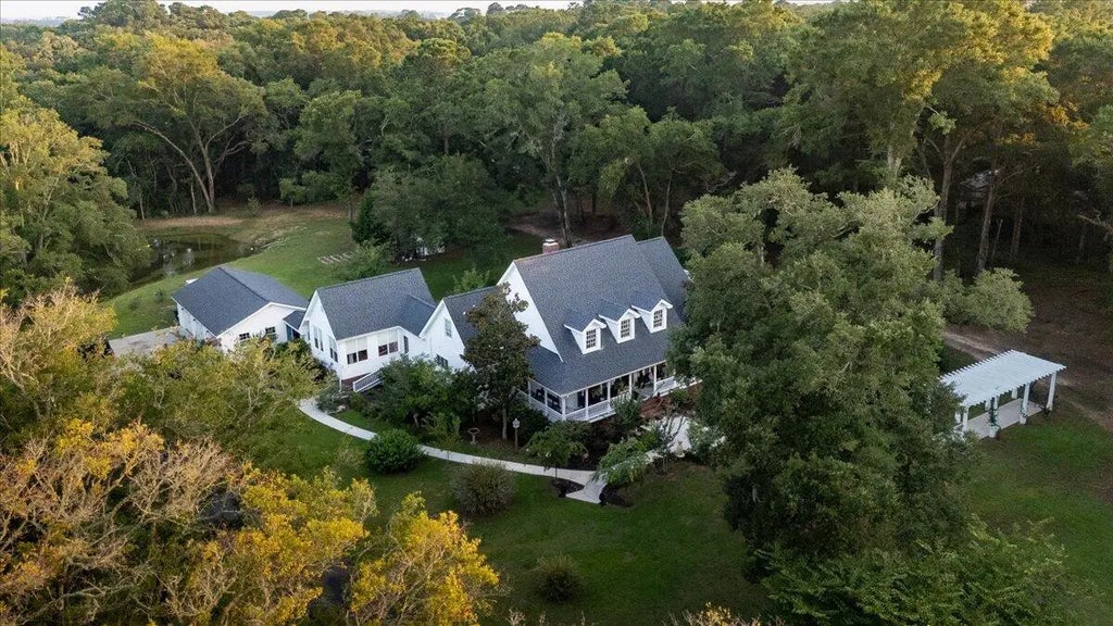 6949 Maybank Highway, Wadmalaw Island