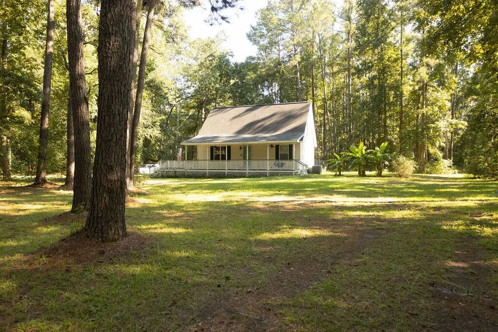 69 Nuthatch Lane, Cottageville