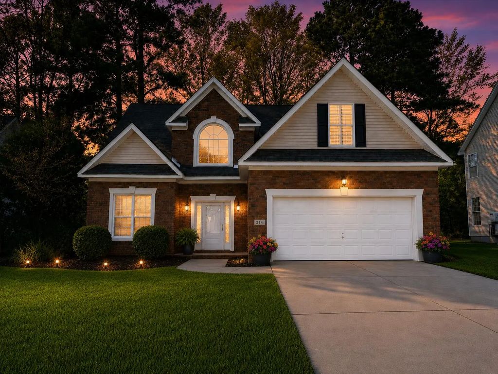 102 Sago Palm Court, Summerville