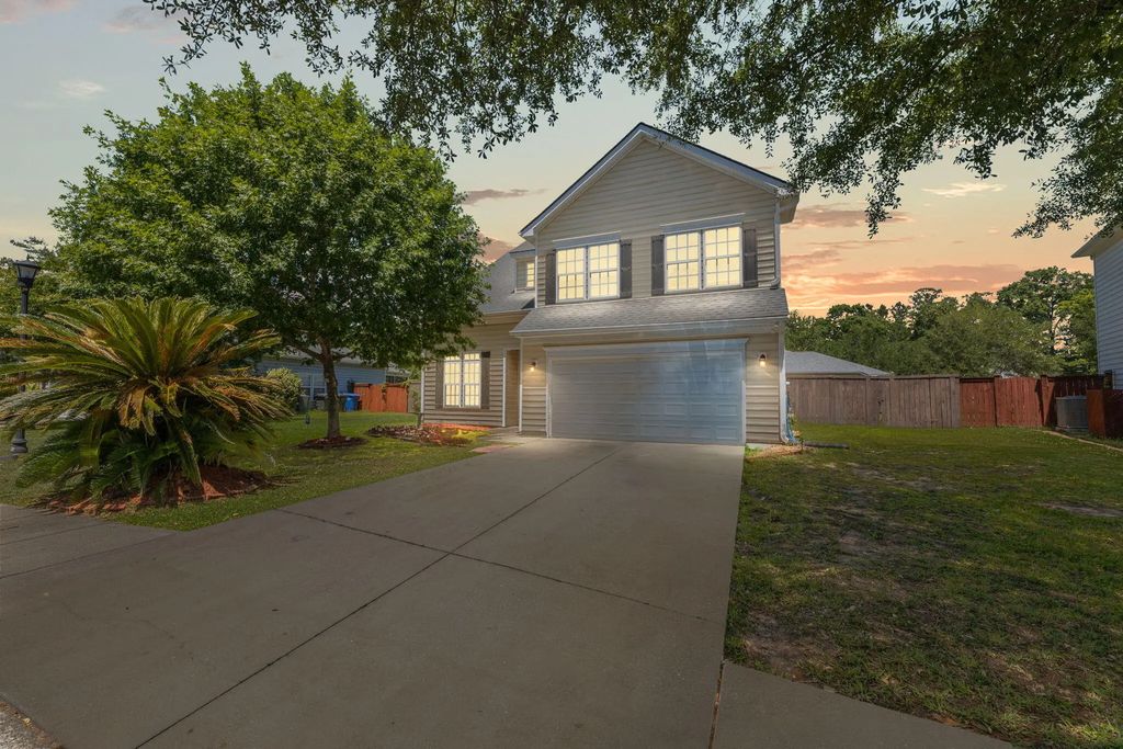 9404 Divot Lane, Summerville