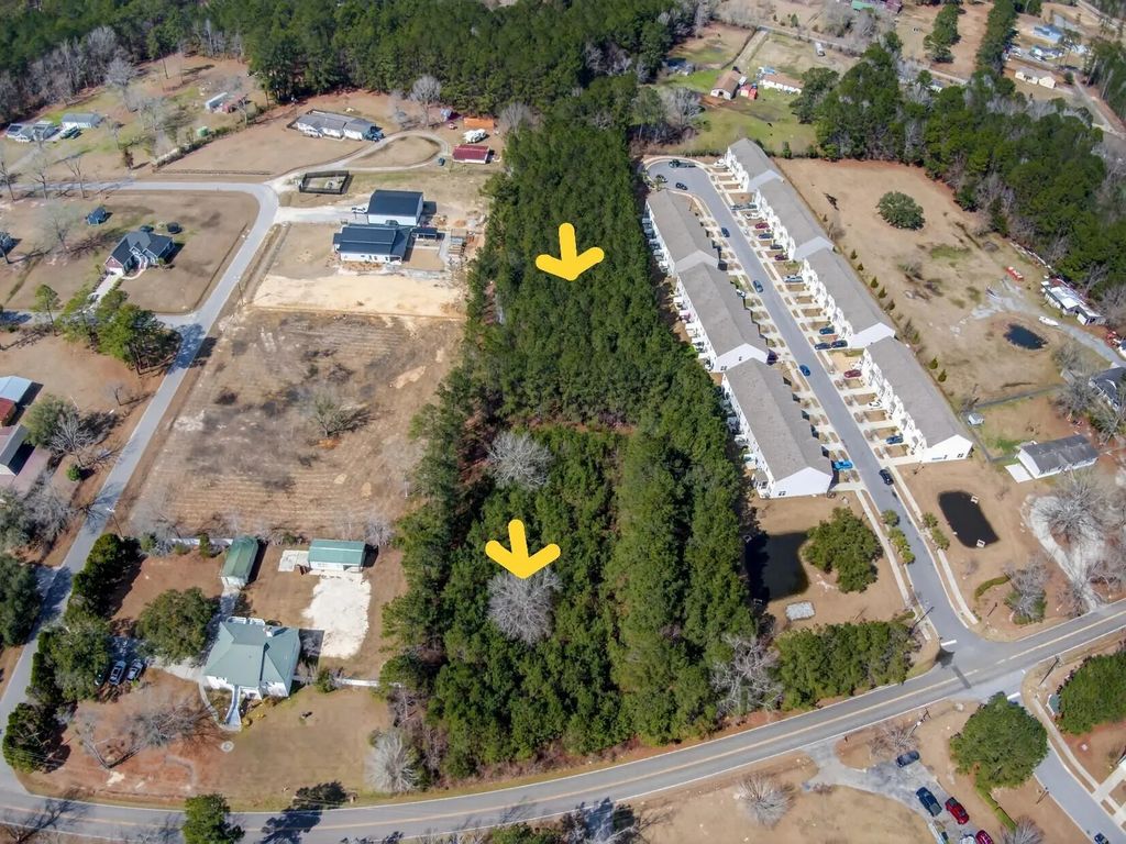 E Butternut Road, Summerville