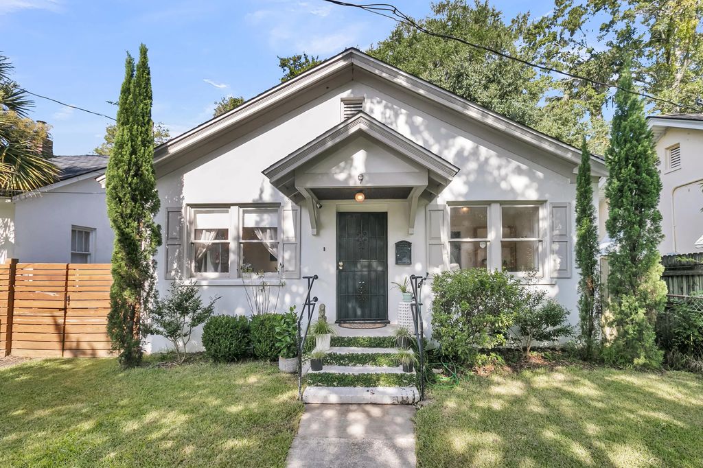 9 Laurel Avenue, Charleston