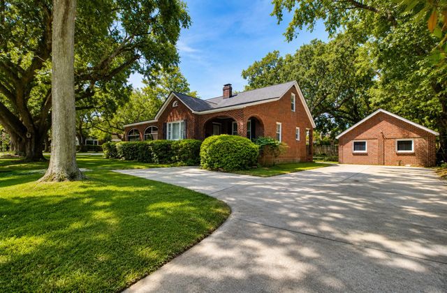 Photo of 521 Saint Andrews Boulevard, Charleston SC