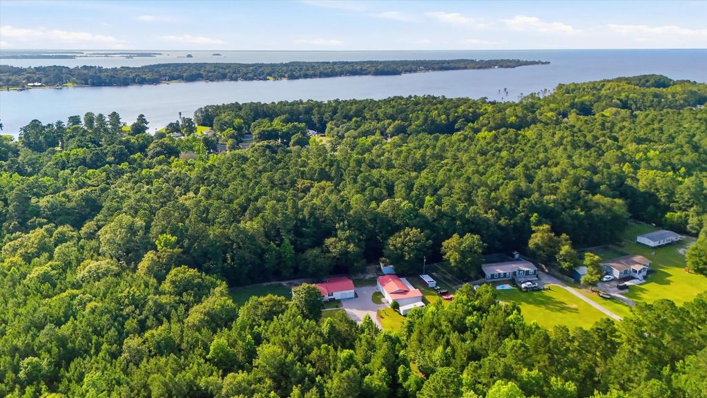 690 Lannie Lane, Moncks Corner