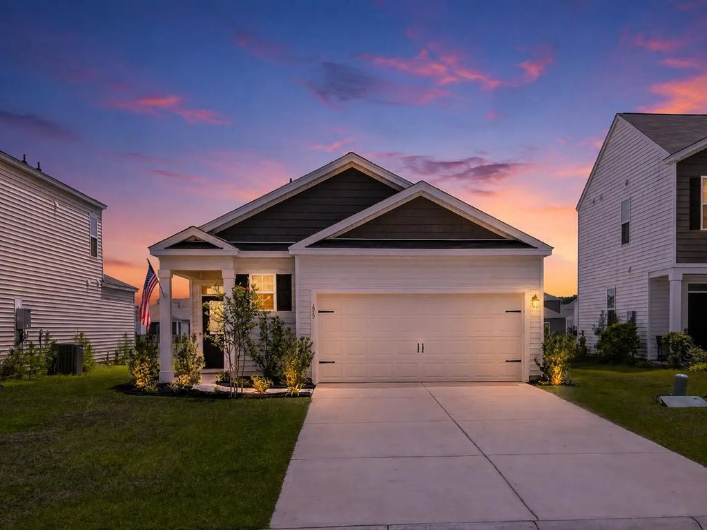 673 Ladywood Drive, Summerville
