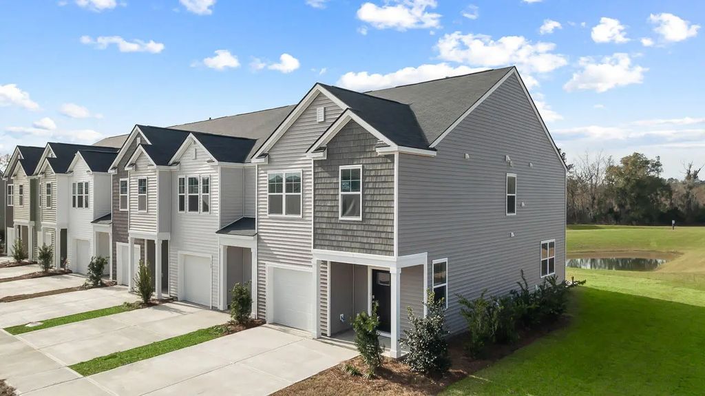 305 Bluebell Way, Moncks Corner