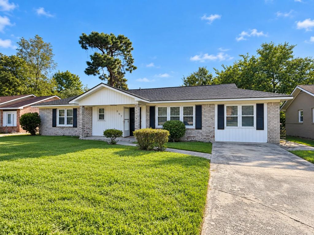307 Gippy Drive, Summerville