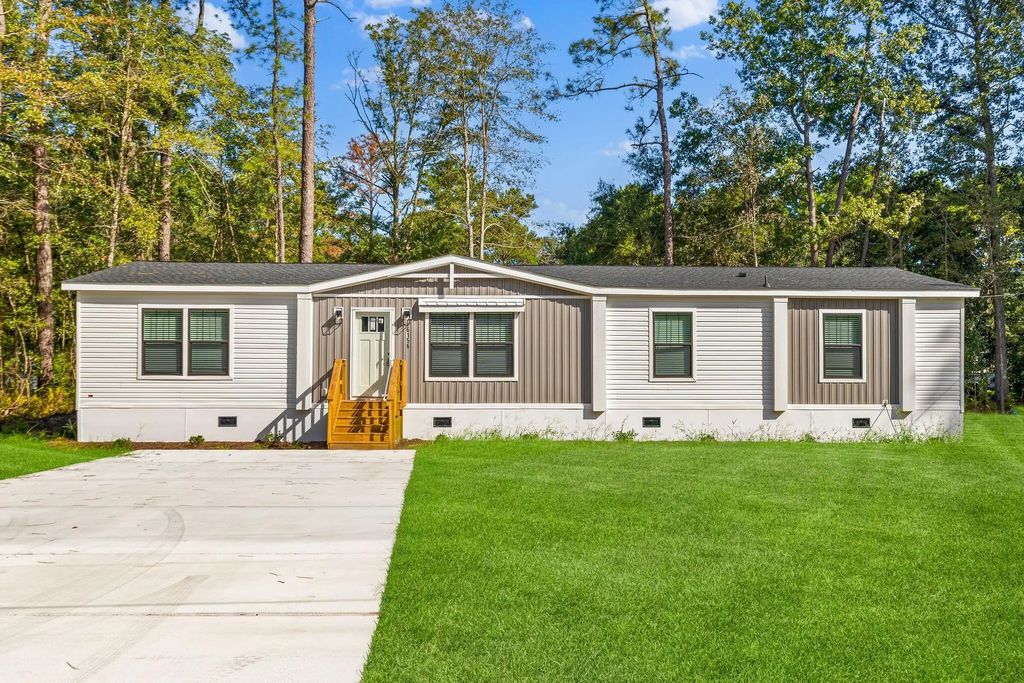 6156 Smith Road, Ravenel