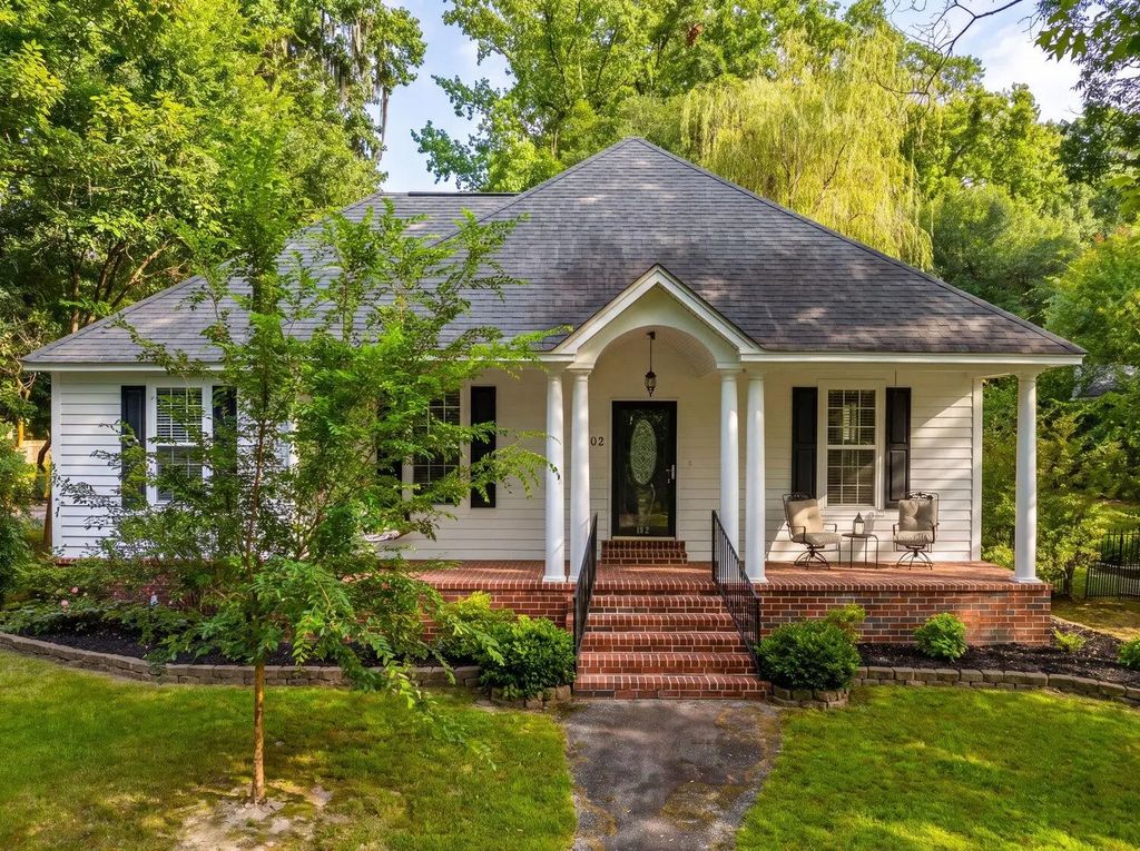 1102 S Main Street, Summerville