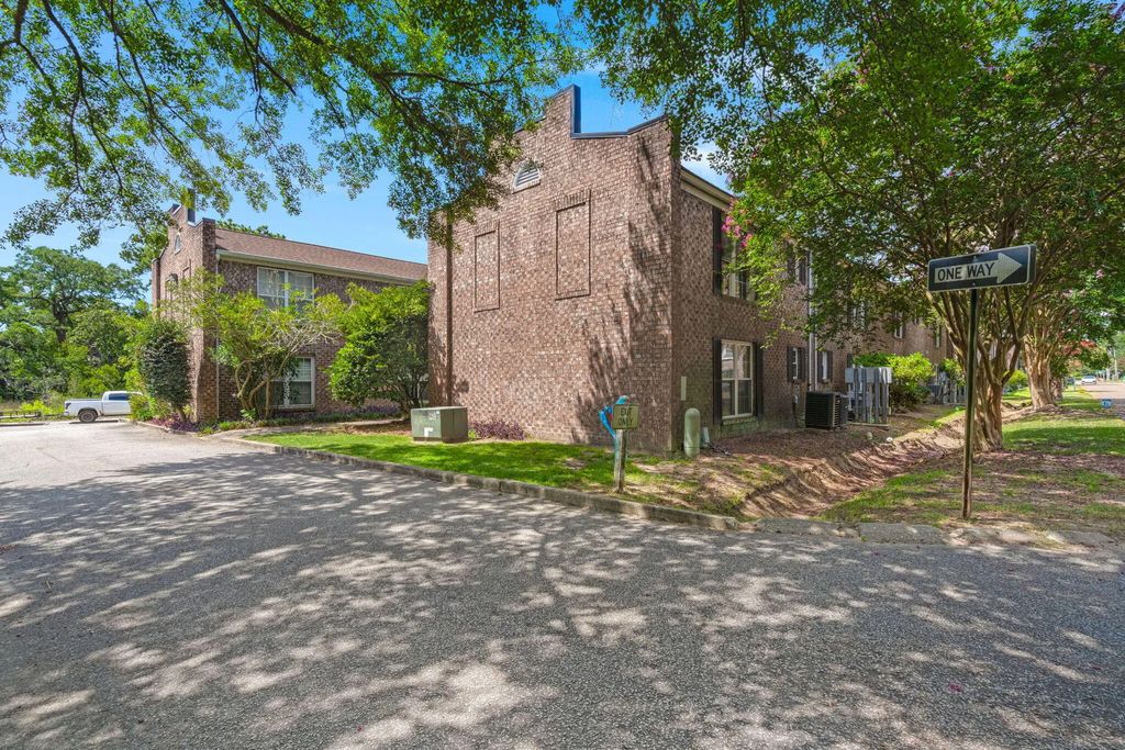 867 Colony Drive 104, Charleston